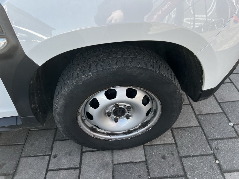 Jante Tabla cu anvelope iarna Duster