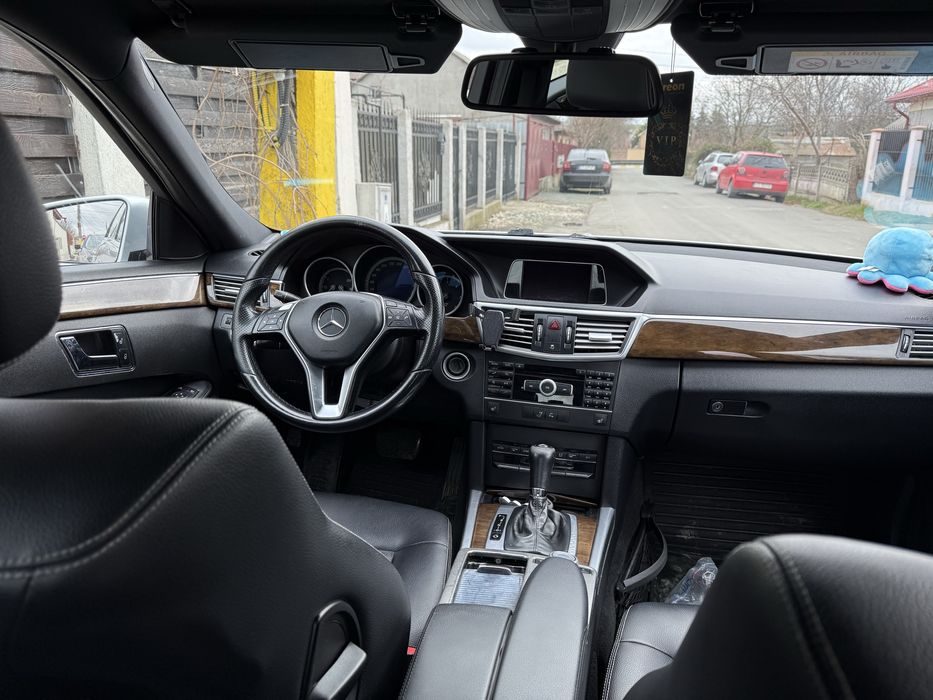 Vând Mercedes-Benz E200, 2010 automat