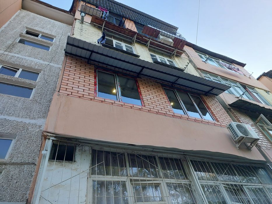 Установка козырьков над окнами