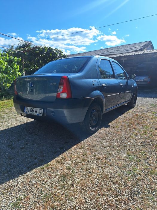 Vând Dacia Logan