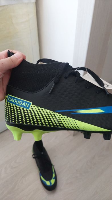 Продам бутсы новые