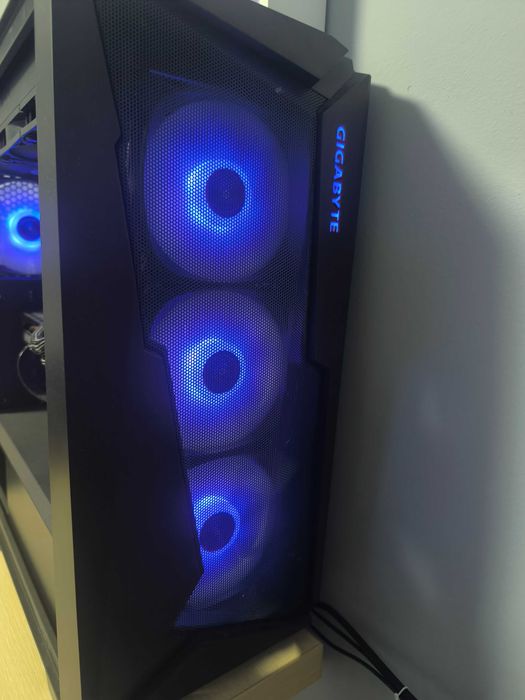 Геймърски компютър Ryzen 7 5800xt RTX 4060