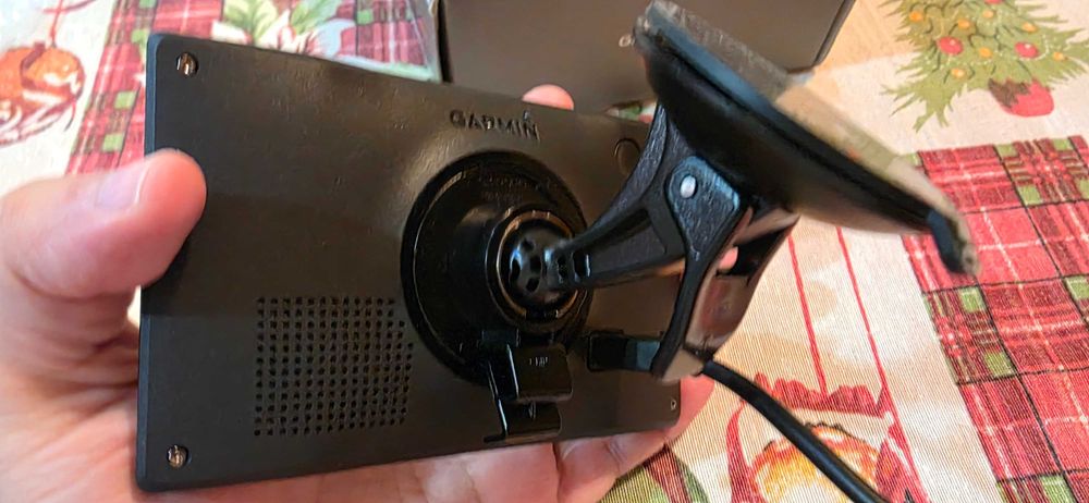 Навигация Garmin Drive 5 Pro карти за цяла Европа като нова в кутия