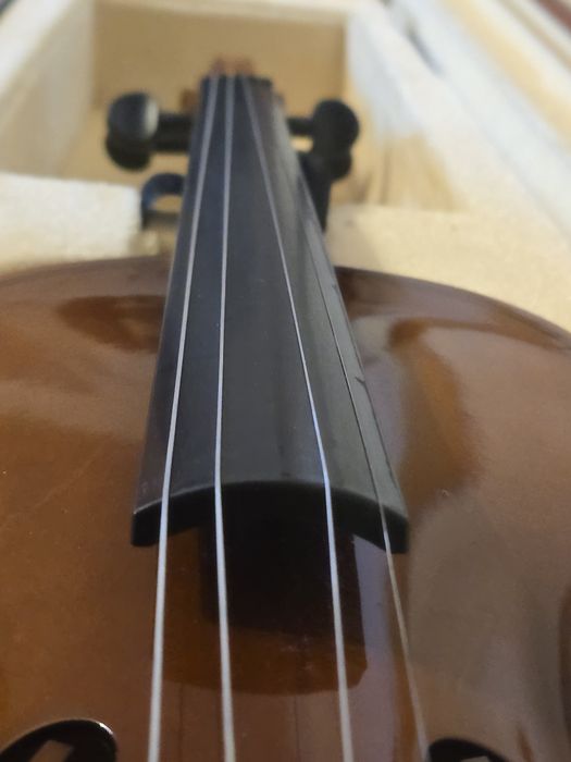 Vioară 4/4 nouă cu geantă de transport