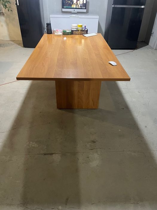 Офисный стол для переговоров