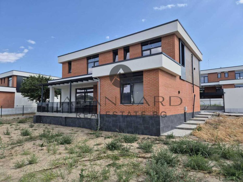 оф.23790 Самостоятелна двуетажна къща/ Марково