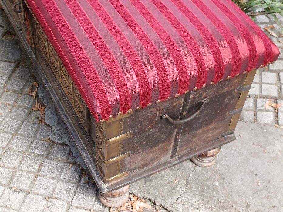 Comoda veche orientală