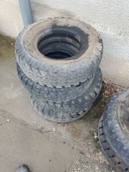 Гуми 7.00-12 5 броя , продават се всички заедно
