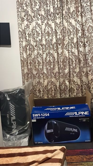 Subwoofer alpine folosit 6 luni