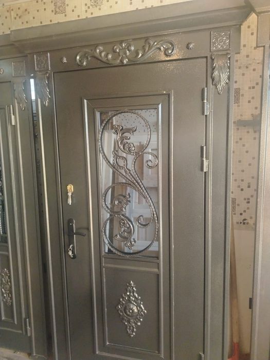 Дверь наружный новый