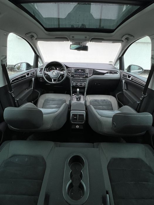 VW Golf Sportsvan ~ HighLine ~ ParkAssist ~ Panoramic ~ Euro6 ~ DSG