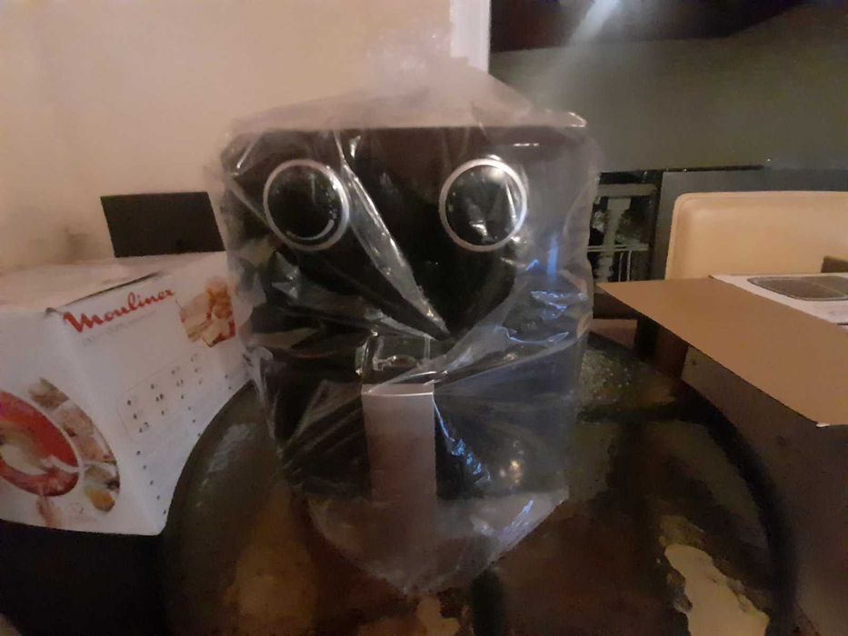 Продавам фритюрник air fryer чисто нов без мазнини