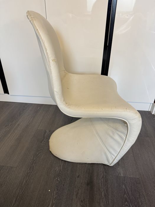 8 Дизайнерски Трапезни Столове (за претапициране)