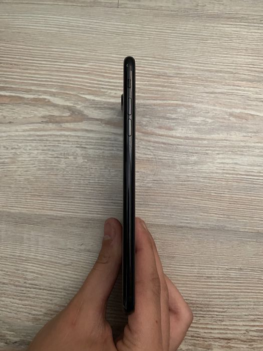 Продам Iphone 7+