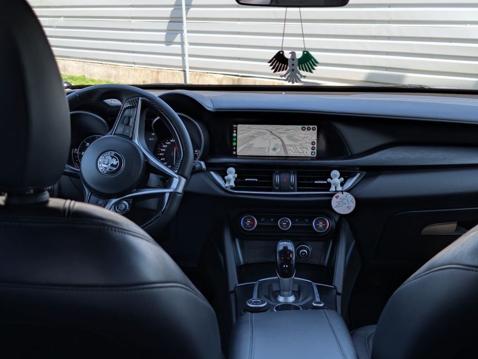 Vând Alfa Romeo stelvio