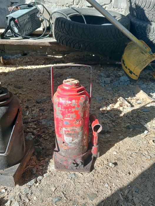 Домкрат 16 тонник