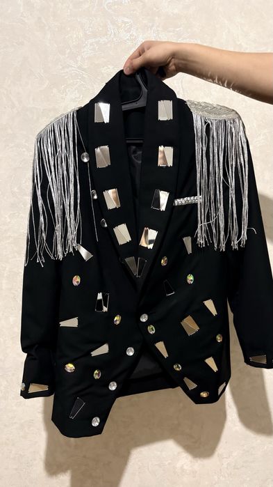 Костюм,пиджак…..