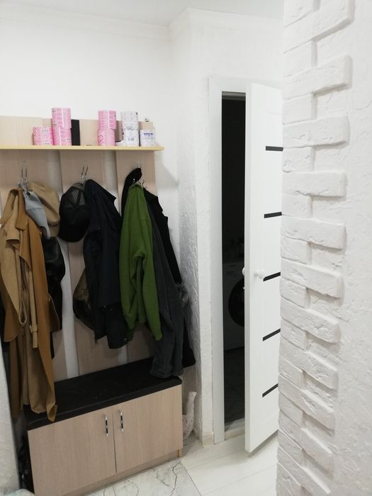 Продам 2 комн квартиру! 3 этаж