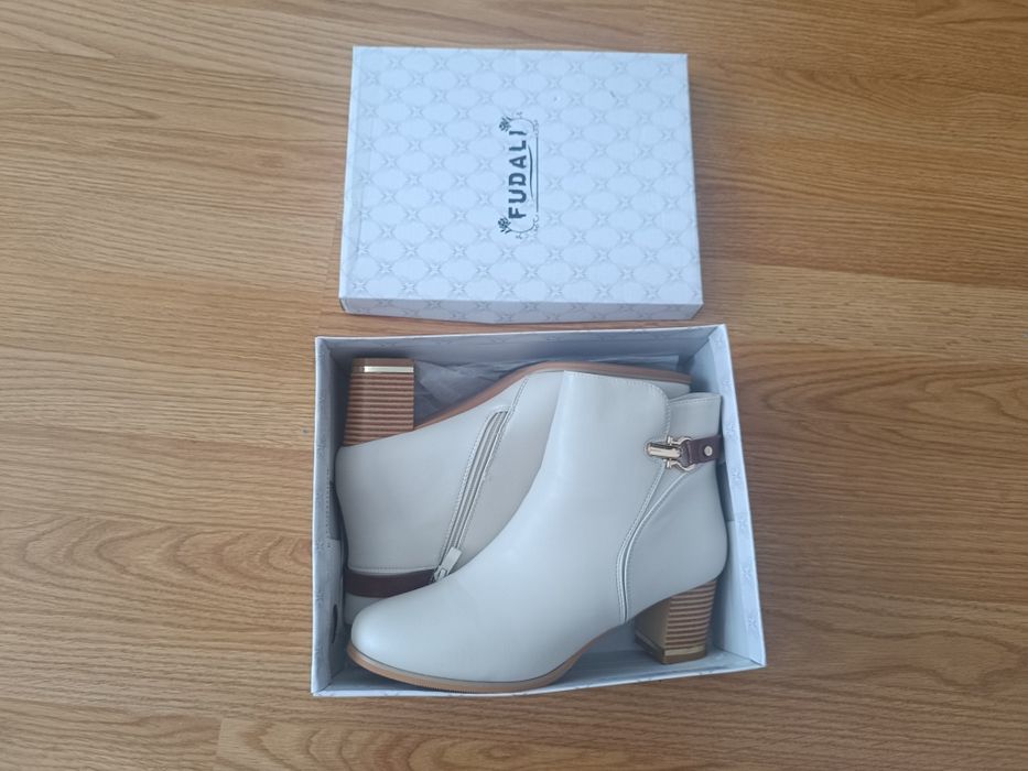 Бежови Боти 40 номер