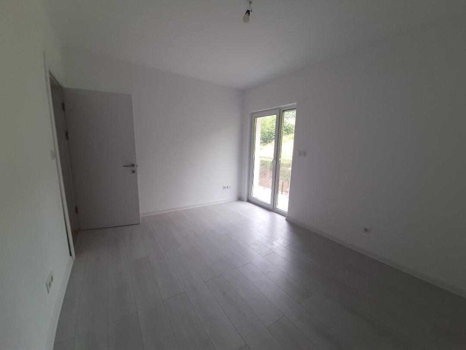 Casa deosebita de vanzare+garaj termoizolat+fotovoltaice cu baterii 10Kw