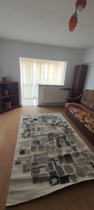Închiriez apartament