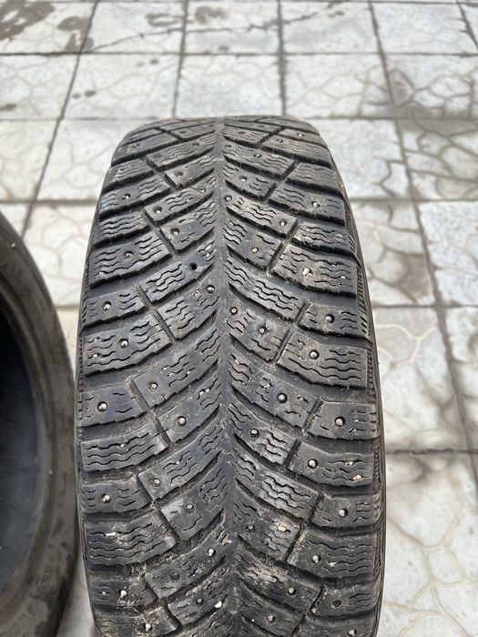 Продам 2 баллона Michelin x ice north 4