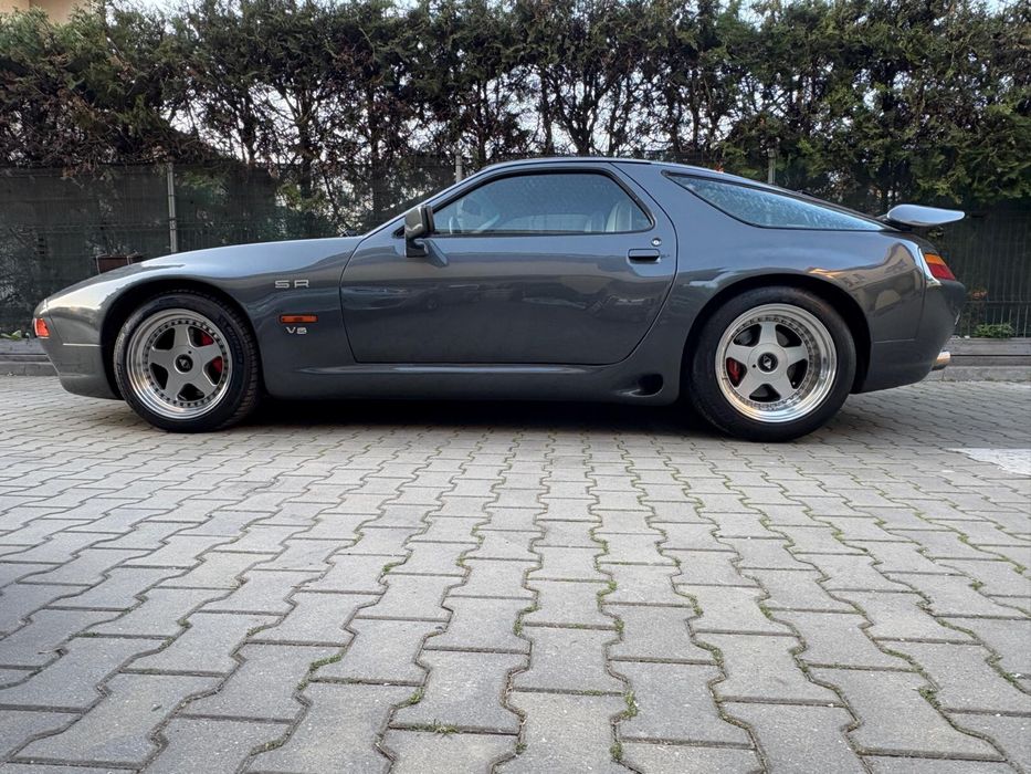 Porsche 928 4S Strosek – 1987 – 85.000 km – V8 5.0 benzină – vehicul istoric