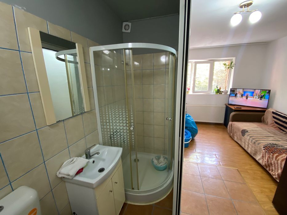 Proprietar garsoniera de vanzare etaj 1 UMT