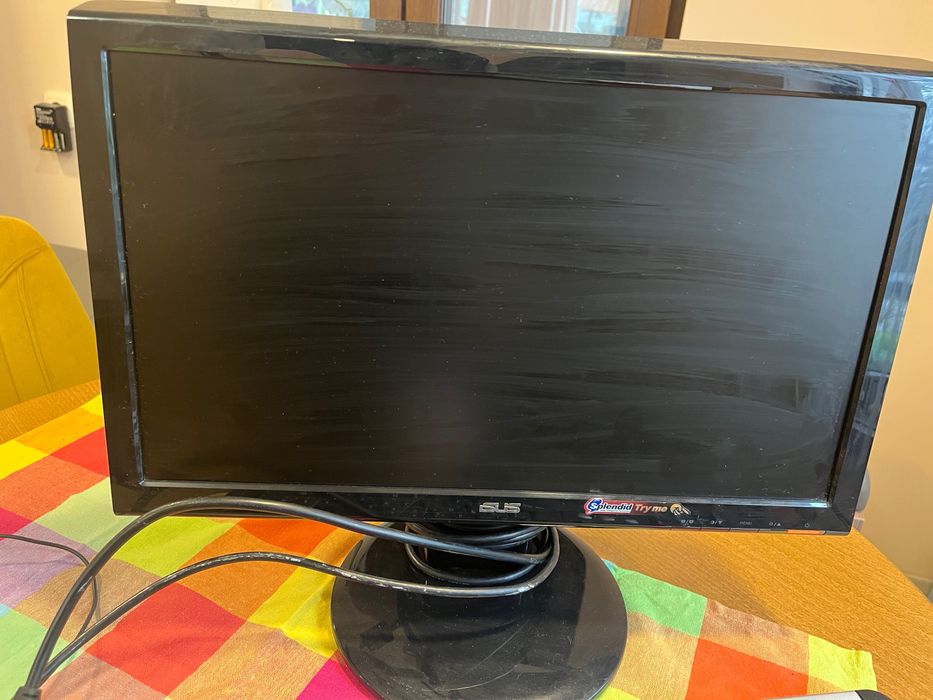 Монитор и клавиатура