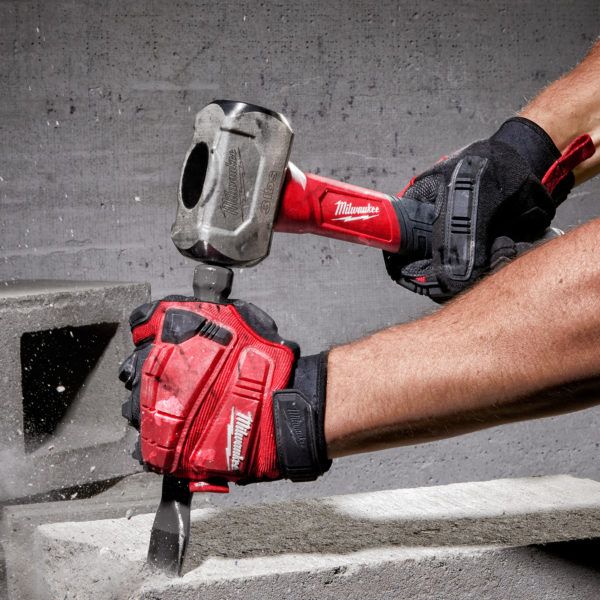 Чук Milwaukee шлосерски с ергономична фибростъкло дръжка 1.36 кг