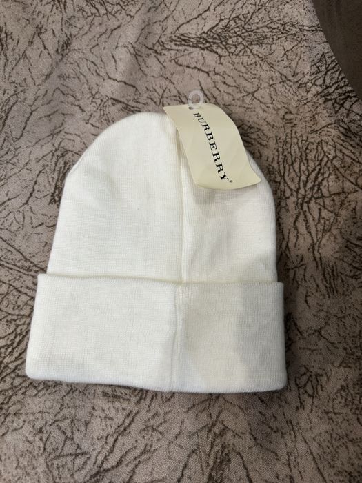 Зимни шапки BURBERRY & GUESS