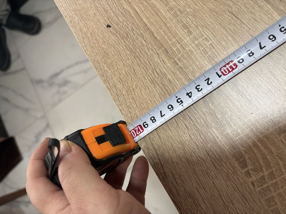 Незползвана трапезна маса