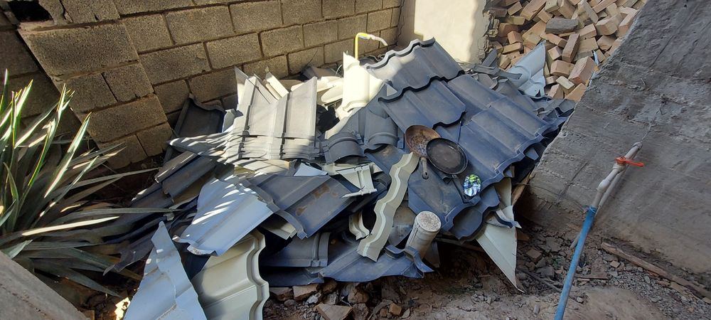 Сдам металлолом, остатки черепицы.