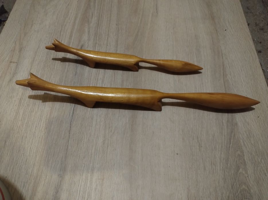 Две дървени лисици около 25 см.