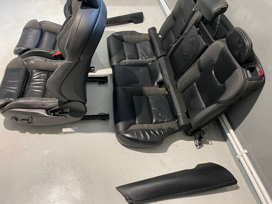 Interior cu incalzire scaune fata VOLVO XC60 R-DESIGN 2023