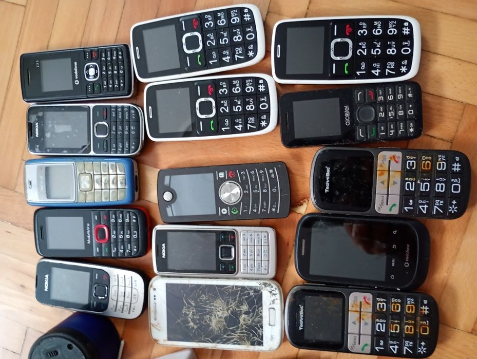 Se dau doar toate 15 buc telefoane unele sunt funcționale fără incarcatoare cum se vede toate la 500lei fix nu schimb