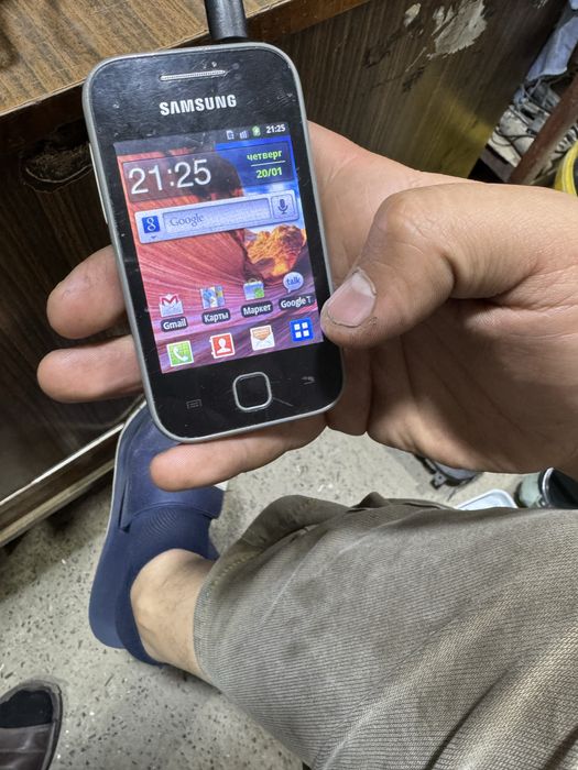 Samsung Galaxsi young telefoni sotiladi. Продоется телефон Самсунг.