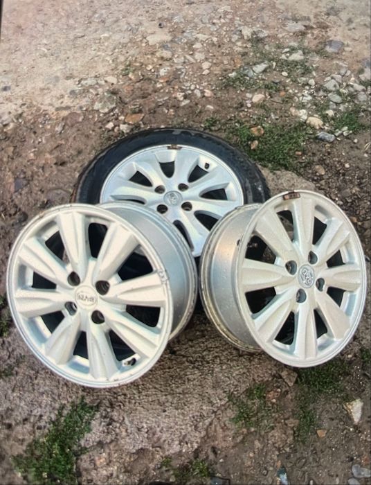 3 диска R15, 1-еуі летний баллонымен