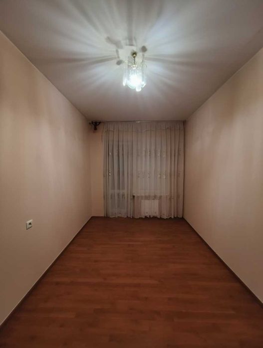 Продается 4 комнатная квартира на Нихи 34000$