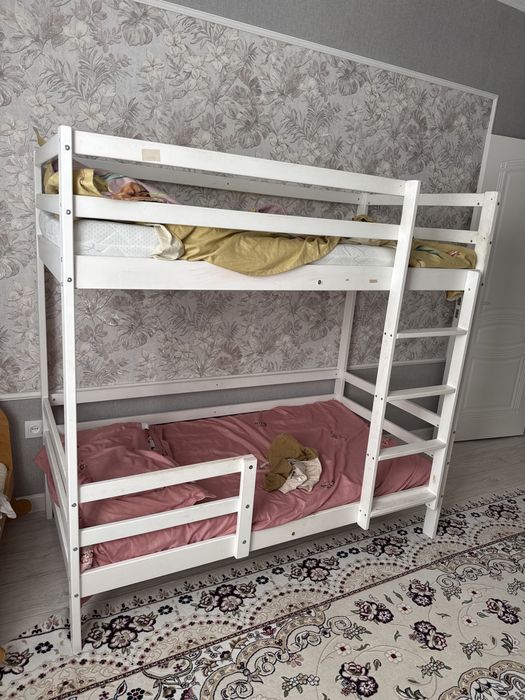 Детская двухъярусная кровать