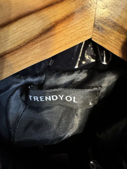 Чисто ново дамско късо яке лак