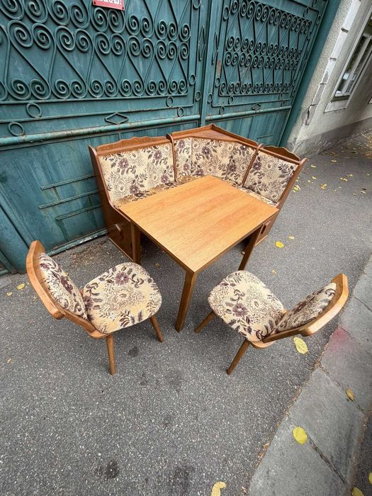 Colțar de bucătărie din lemn cu masă și 2 scaune – set complet