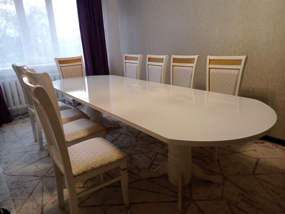 Гастинный стол.
Ширина 1,