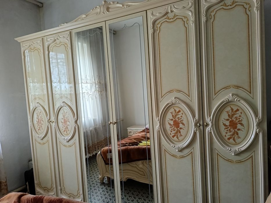 Спальный гарнитур