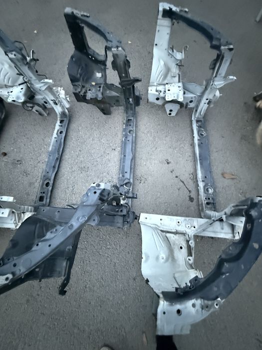 Рамка радиатора (телевизлр ) на Lexus RX 350