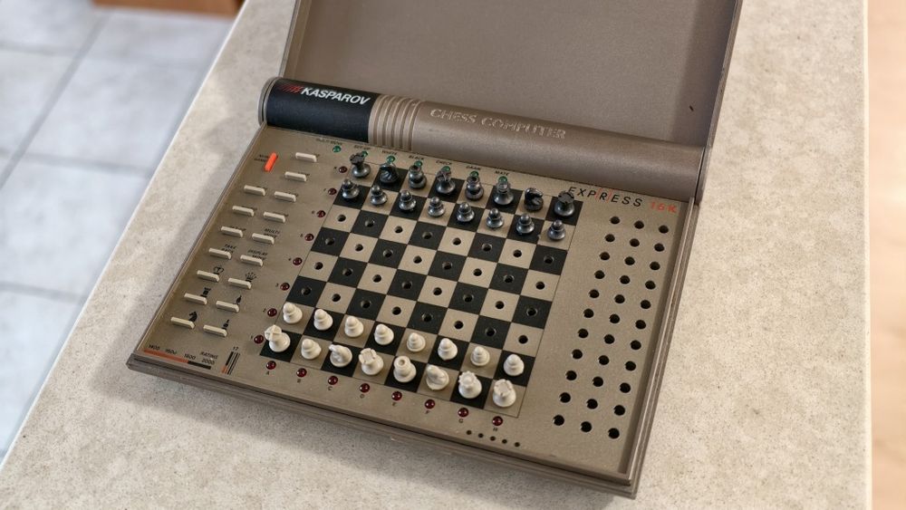 Joc de șah calculator Kasparov Express 16K