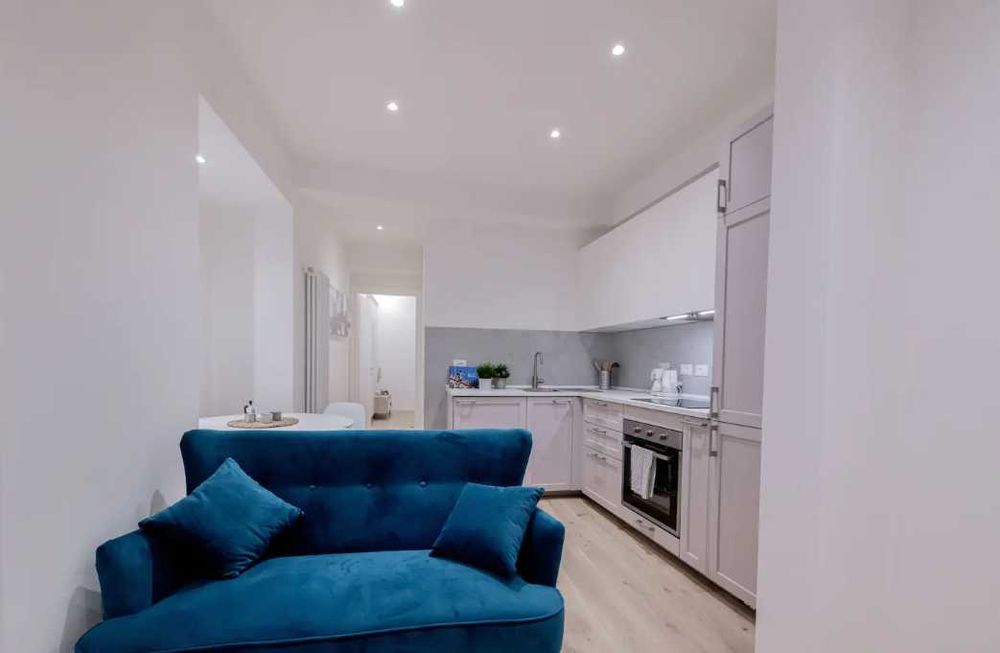 Дава се под наем Двустаен апартамент в Пловдив, Център - 61 кв.м за 321.3 € - Снимка #1