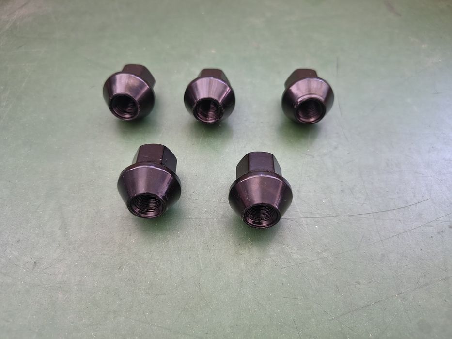 Piulite Negre  prezoane pline Ford Focus Fiesta Mondeo C-Max sau Volvo jante ALIAJ
Magazin Piese Auto