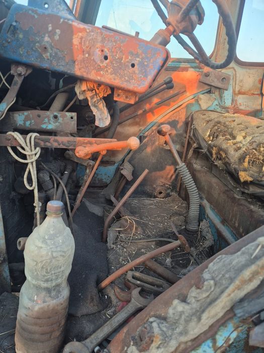 Трактор МТЗ 80 .