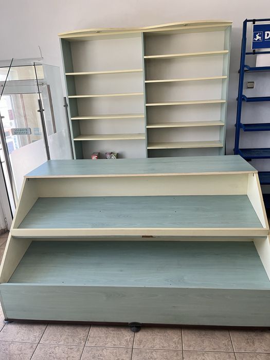 Равтове и стелажи